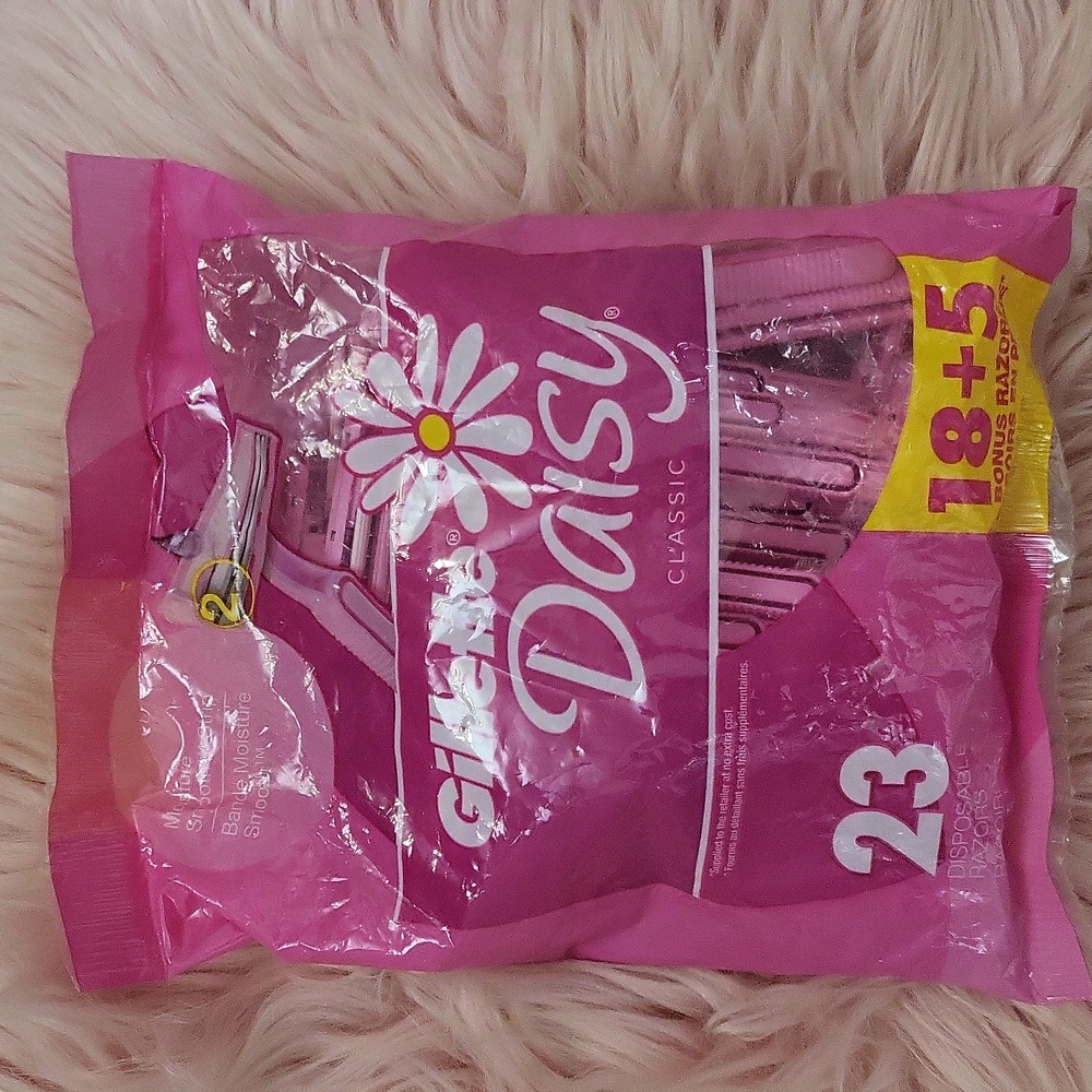 SALE!! Brand New GILETTE DAISY LADIES DISPOSABLE RAZORS-23CT.